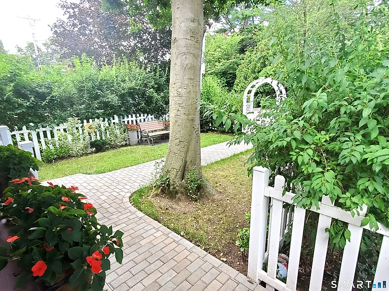 1093 Shippan Ave — Photo 25