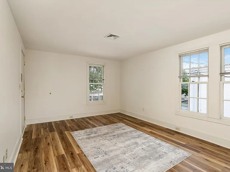 347 Nassau St #B — Photo 7