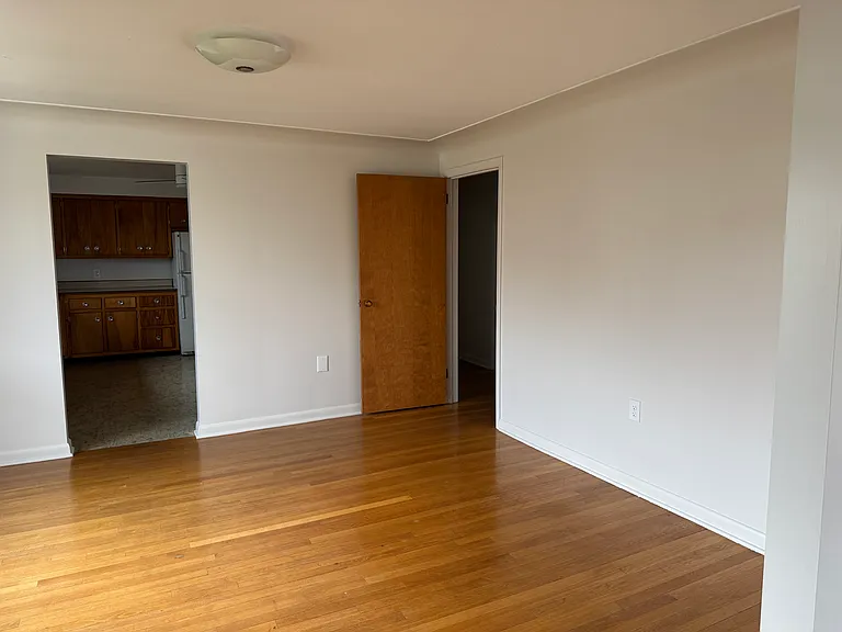 307 Warren St — Photo 11