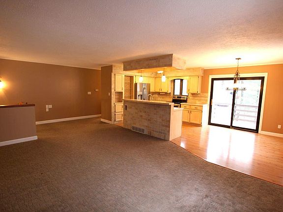 5th image of 3165 Greenwood Dr