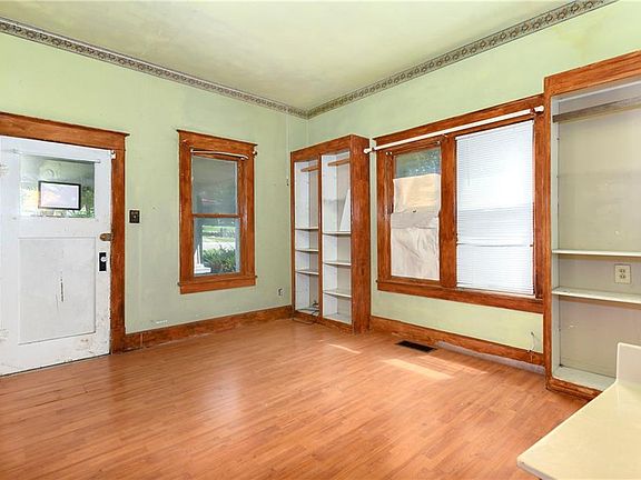 3rd image of 518 S Sibley St