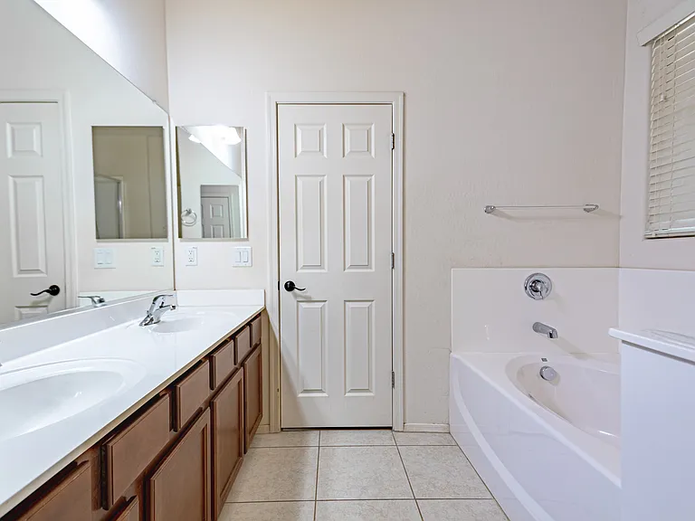 18433 W Sunnyslope Ln — Photo 16