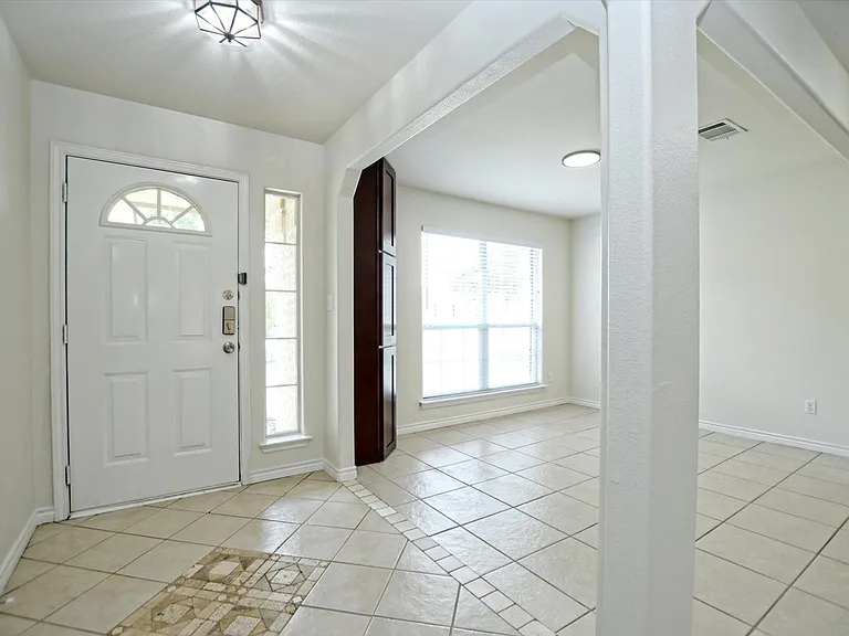 20601 Camel Back St — Photo 4
