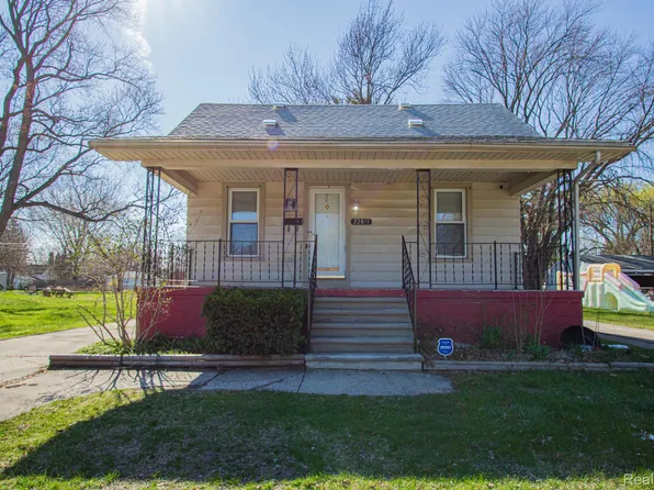 22871 Hayes Ave, Eastpointe, MI 48021