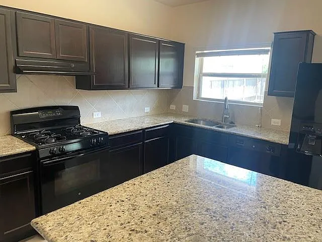 10201 Gertrudis Loop — Photo 6