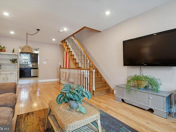 5th image of 2029 S Darien St