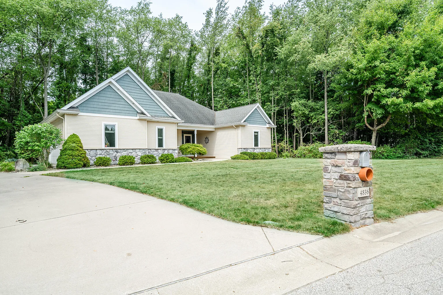 4836 Luther Path photo 1