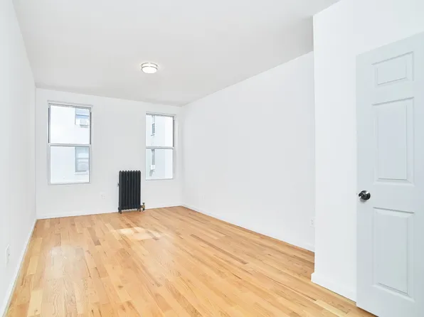 1069 Grant Avenue image 7 of 56