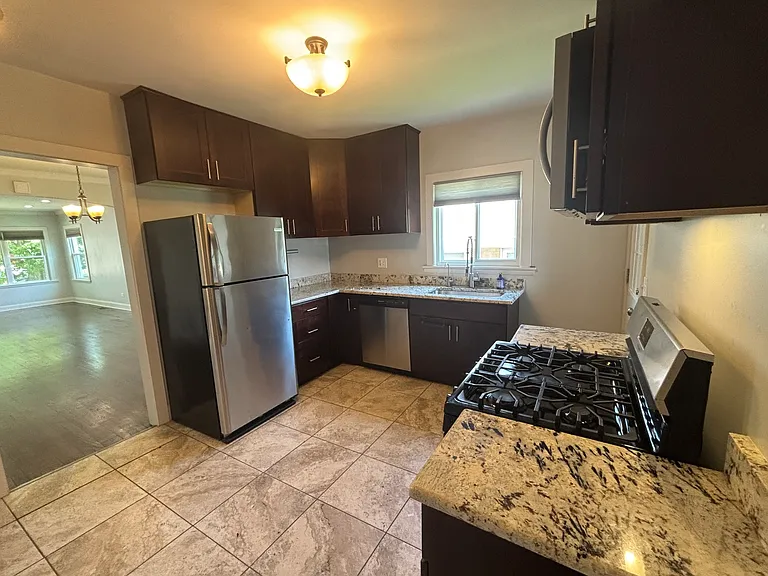 2224 Foster St #1 — Photo 7