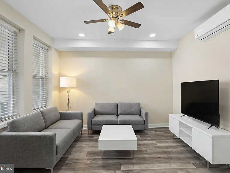 2509 Linden Ave #2 — Photo 12