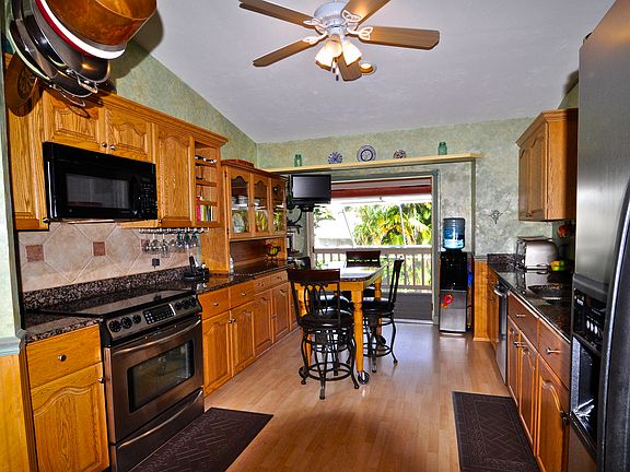 5th image of 1500 Honeysuckle Ave