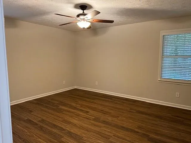 130 Lori Ln — Photo 13