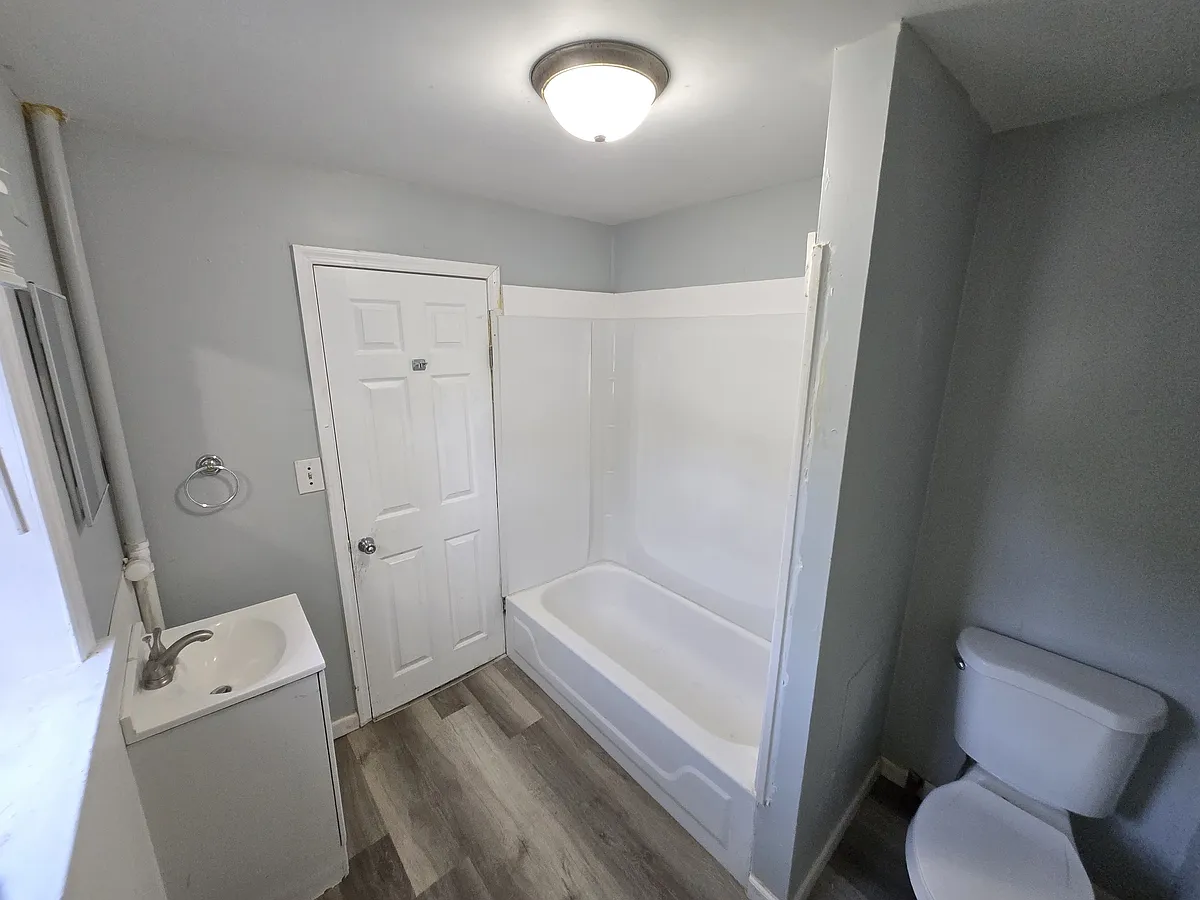 Building Photo - 301 W Courtois St #1