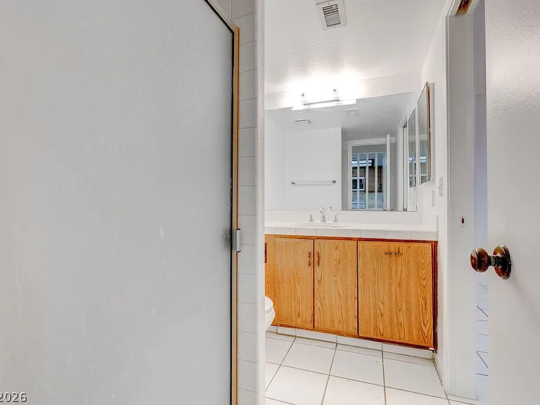 3823 S Maryland Pkwy #B2 — Photo 14