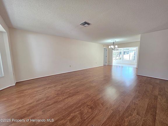 4th image of 2676 Royal Ridge Dr