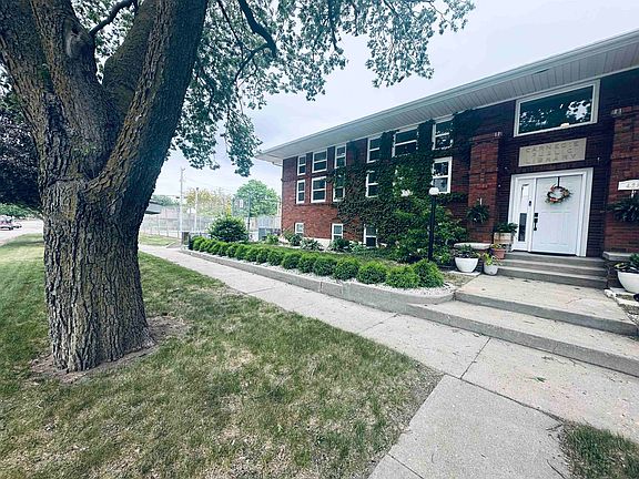 2nd image of 425 4th St