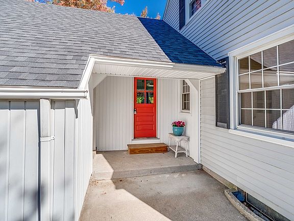 5th image of 39 Chapel Hill Dr