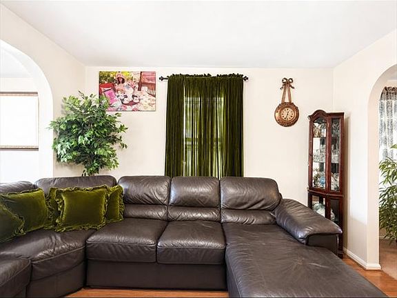 3rd image of 18250 90th Avenue