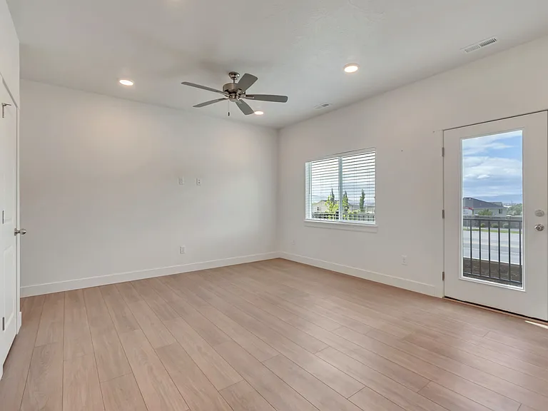 1593 N 1870 E — Photo 7