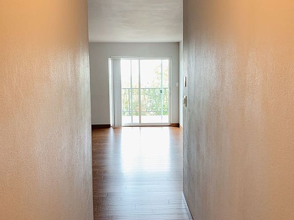 5th image of 519 N Garden St #6