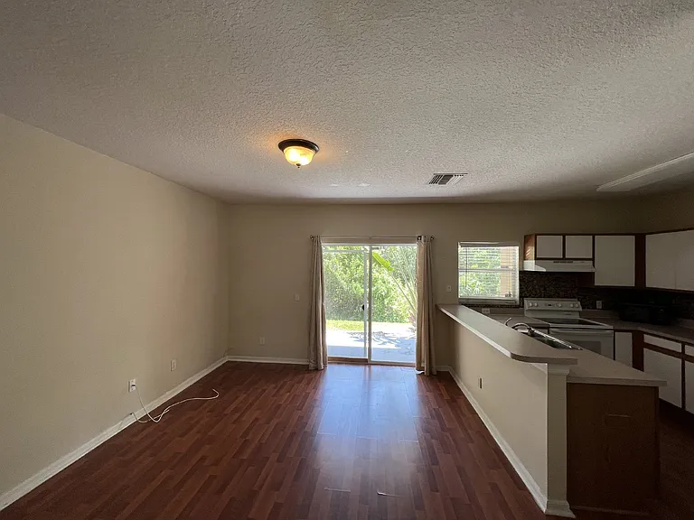 1245 Beckenham Way — Photo 4