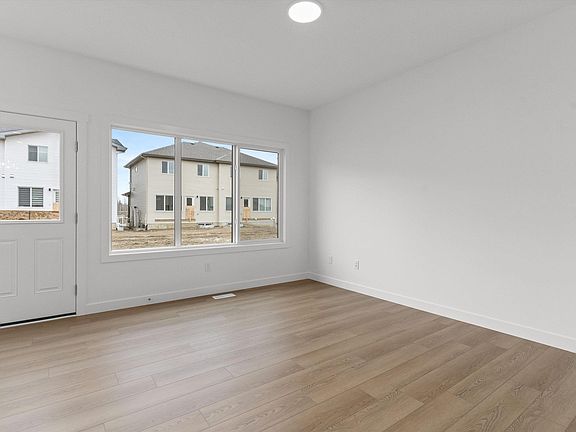 3rd image of 924 18th Ave NW