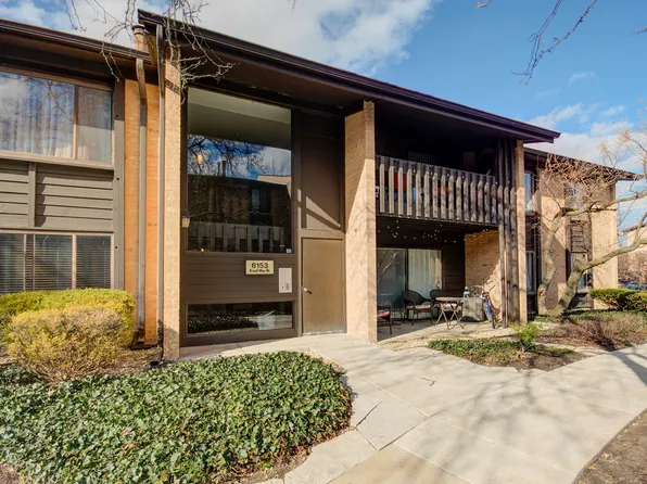 6153 Knoll Way Dr APT 203, Willowbrook, IL 60527