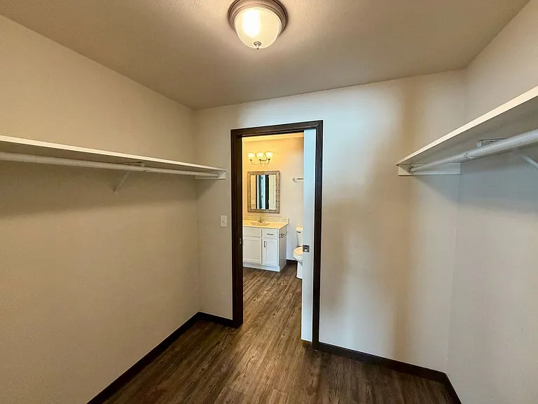 1114-1116 W Thomas St — Photo 11