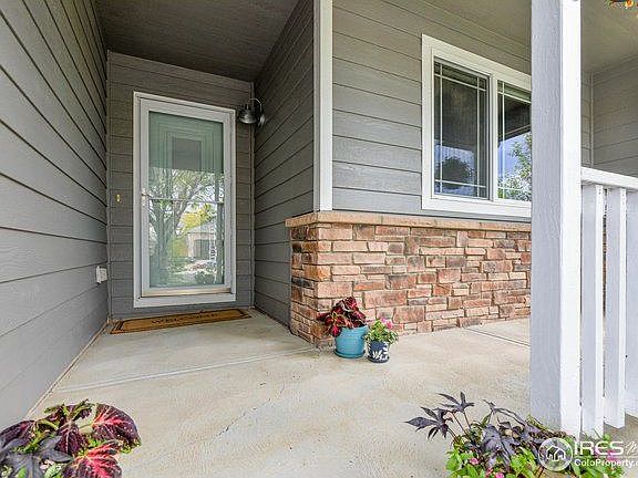 2nd image of 215 Aspen Grove Way