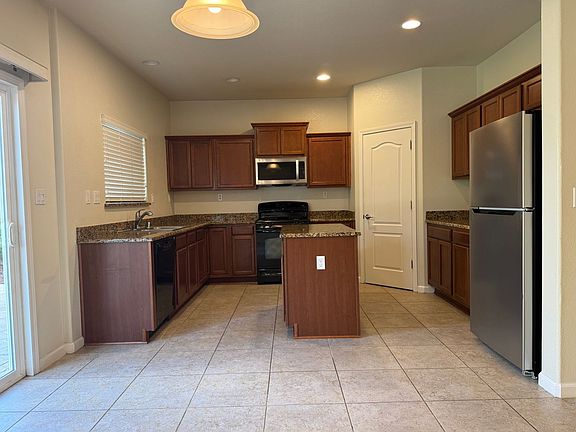 4th image of 2145 Trimstone Way
