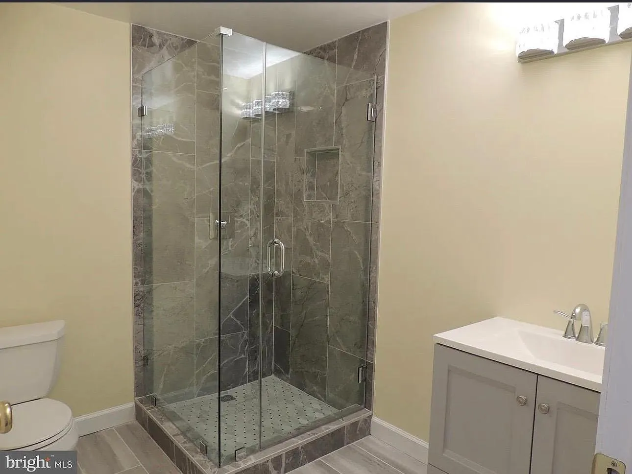 2 bed, 2520 sqft, $2,000 — Photo 4