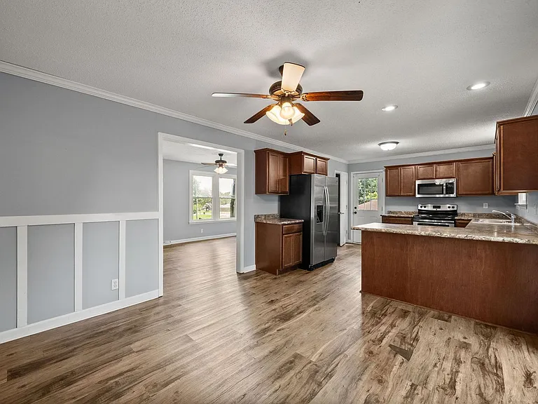 167 Taft Dr — Photo 8