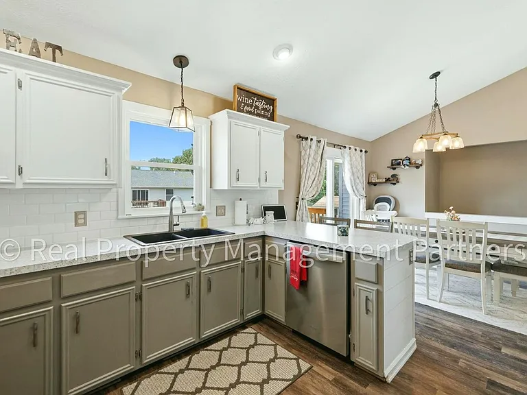 11425 Prairie Ave — Photo 15