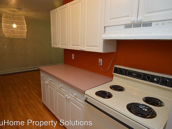 4th image of 921 32nd Ave S
