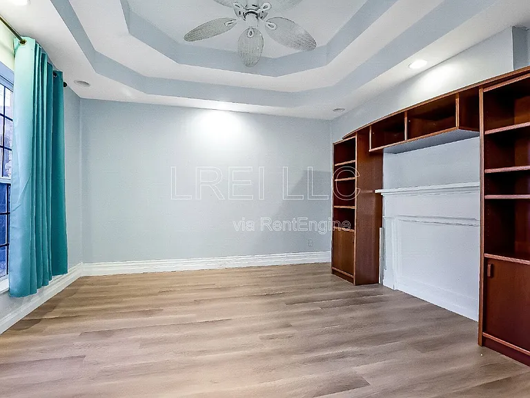 1774 Bolling Ave — Photo 2