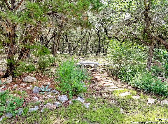 4th image of 731 Stallion Springs Dr