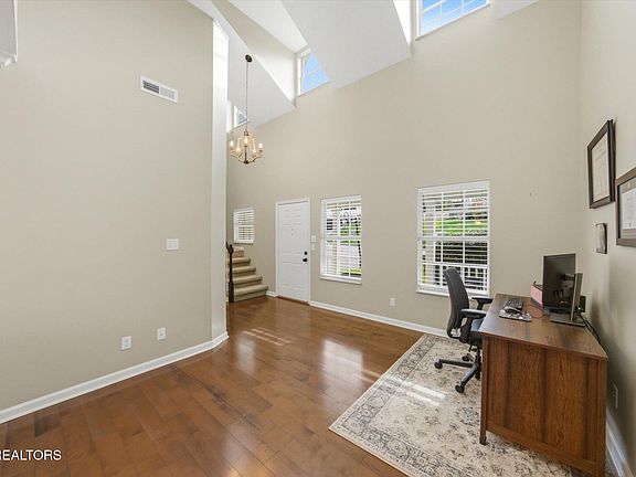 4th image of 1213 Edenbridge Way