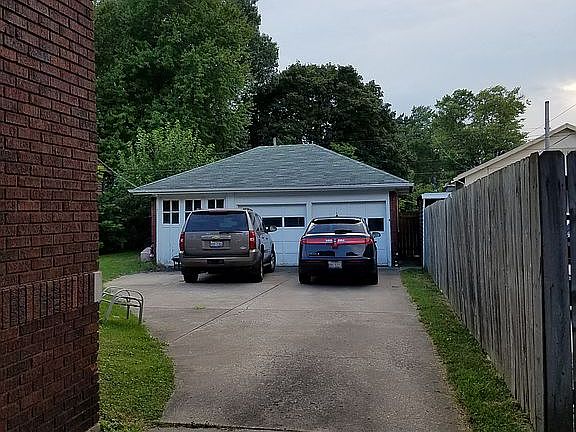 5th image of 1223 N Douglas St