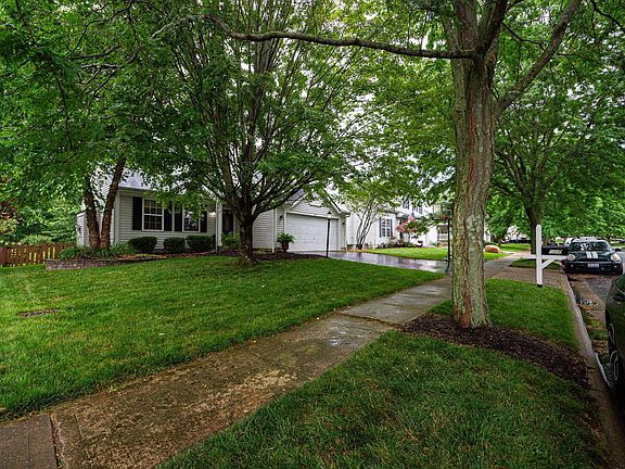 3rd image of 427 Streamwater Dr