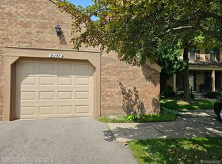 31757 Hickory Ln, Warren, MI