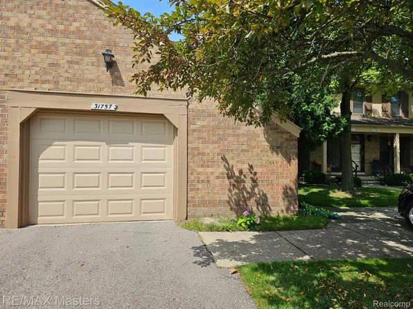 31757 Hickory Ln, Warren, MI 48093