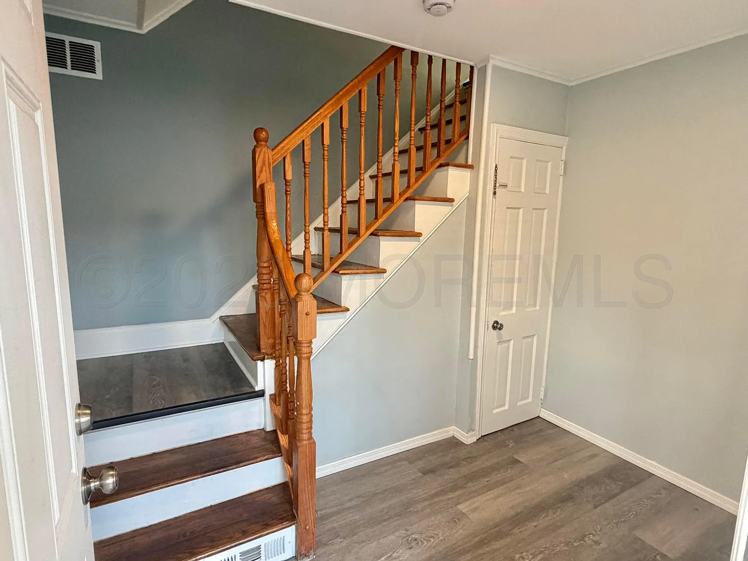 2 bed, 900 sqft, $3,500 — Photo 2