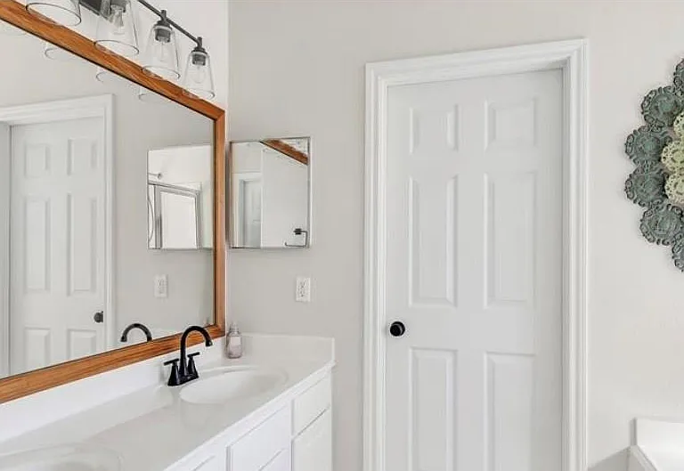 6827 Atasca Creek Dr — Photo 9