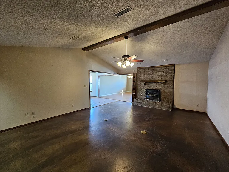 1436 Savannah Cir — Photo 2