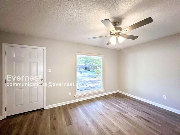 5th image of 3095 Forest Glen Dr