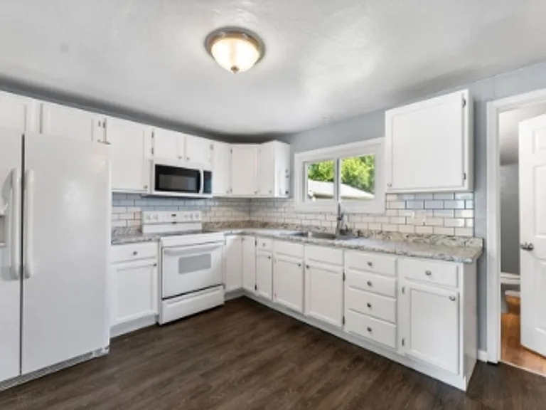 163 Plummer Ave — Photo 4