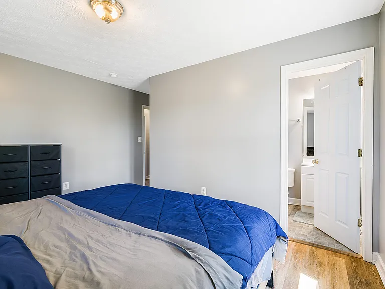 Bedroom 1, King Size Bed with Ensuite Bathroom