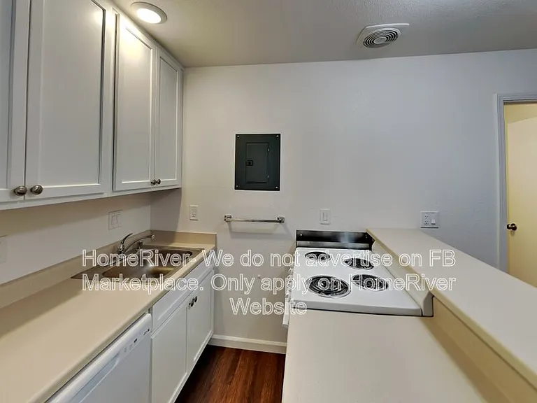 1620 F St #14 — Photo 3