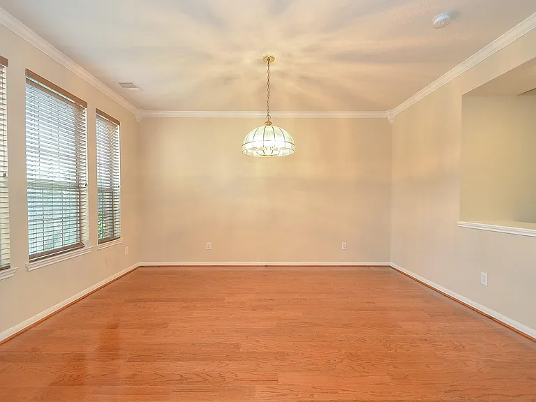 2410 Crossmill Ln — Photo 4