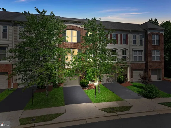 43092 Hunters Green Sq, Ashburn, VA 20148